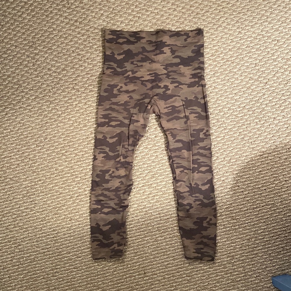 Spanx cropped, camo green leggings